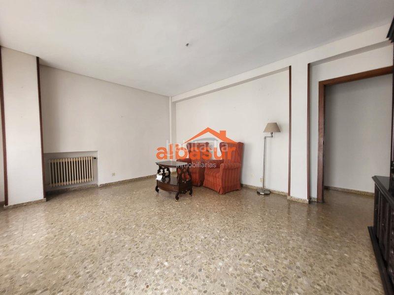 Foto fc373261-bfd6-47b1-996a-902f66b854f5. Appartamento in avenida de medina azahara 19 in Ciudad Jardín - Zoco Córdoba