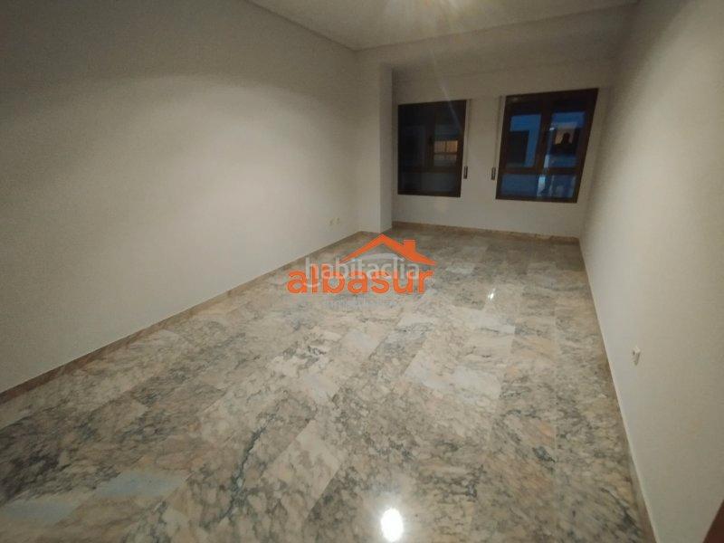 Foto 44c4eb91-d675-448a-b0a5-6309788cba47. Appartamento con riscaldamento in Ciudad Jardín - Zoco Córdoba