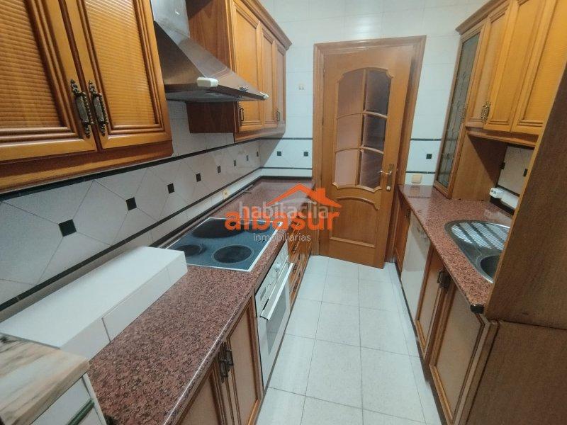 Foto 82e58de8-e5d2-43a3-8aa8-a41290a9ad60. Appartamento con riscaldamento in Ciudad Jardín - Zoco Córdoba