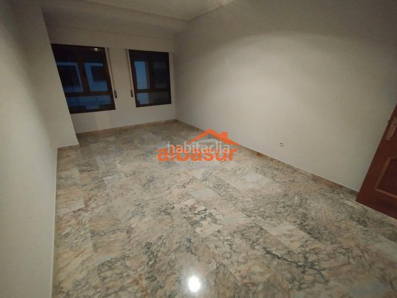 Foto be2b469a-42e1-49fb-b61c-8a2603a7c4eb. Appartamento con riscaldamento in Ciudad Jardín - Zoco Córdoba