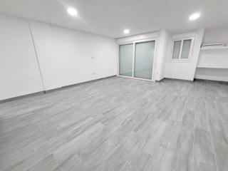 Pis  Avenida ministerio de la vivienda. Excelente piso de 115m2 en fuensanta de 3 hab. 2 baños y gran te