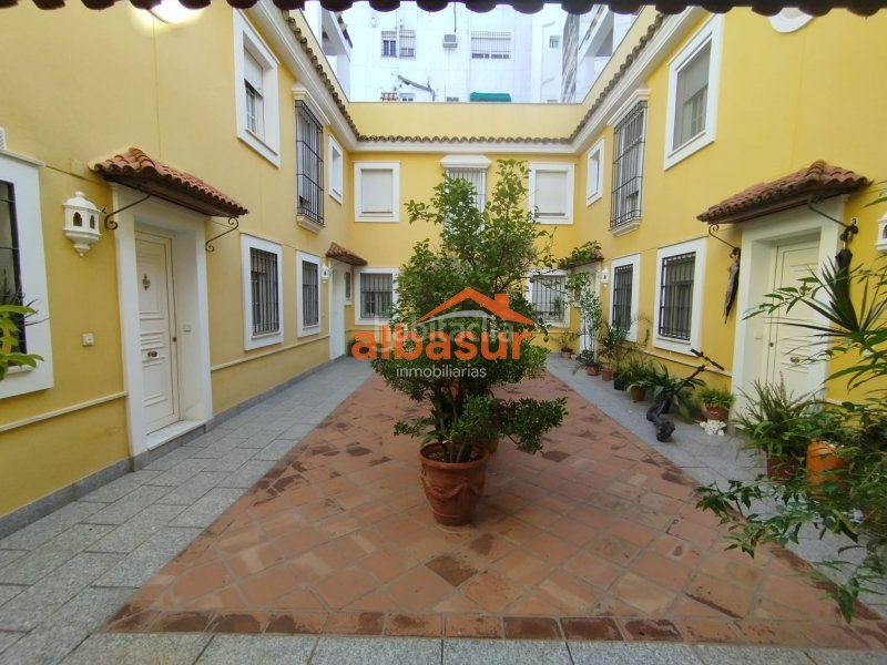 Foto 51d0094f-975f-404a-b98c-de6b9aac5529. Casa amb calefacció aparcament a casco histórico - ribera - san basilio Córdoba