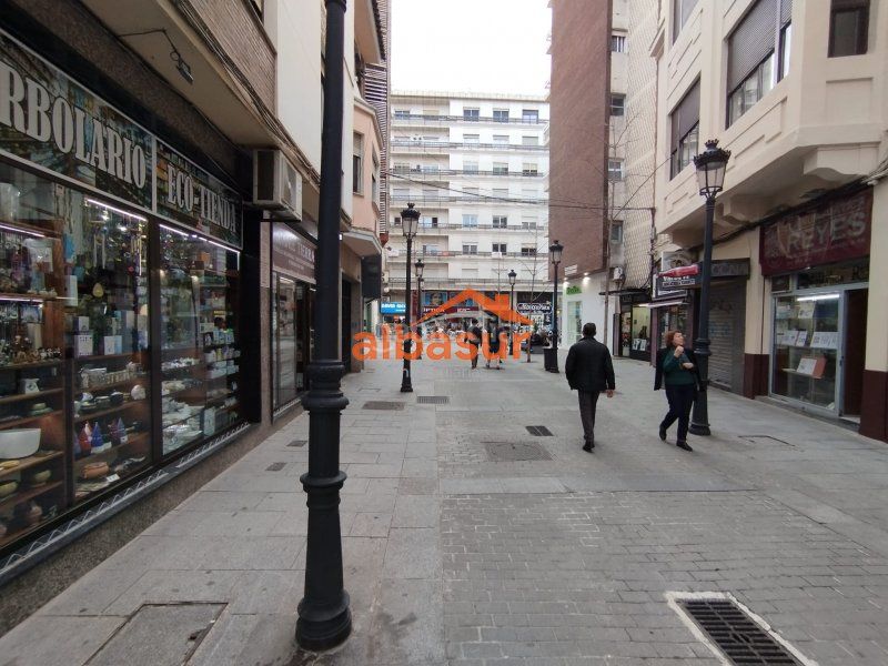 Foto b66ae8c1-a5dc-4dd9-8f96-f948c2002fa3. Local comercial a Centro Córdoba