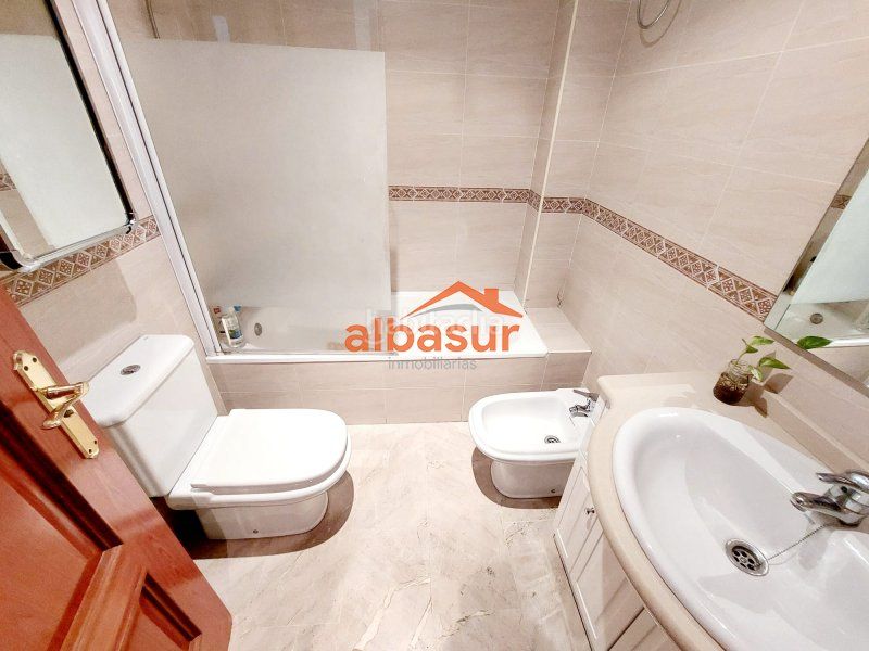 Foto 44b8e4d0-5d9f-4ef6-9fda-5633914dee90. Pis amb calefacció aparcament piscina a Tablero Bajo - Arruzafilla Córdoba