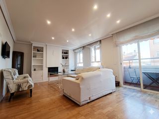 Appartement à Calle carlos cano 5. Piso de lujo en vial norte con garaje y trastero