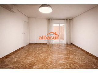 Pis a Plaza de san nicolás 2. "piso reformado con patios privados en el corazón de córdoba, ju