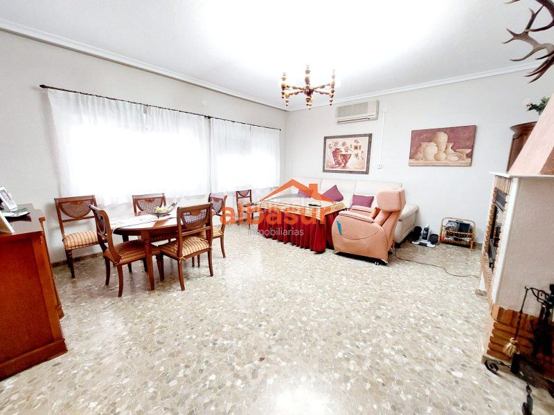 Foto 83b46785-2fcb-41c5-9636-a8f8c3f5db29. Chalet en calle la colina 134d excelente chalet hipotecable con piscina en la colina en Córdoba