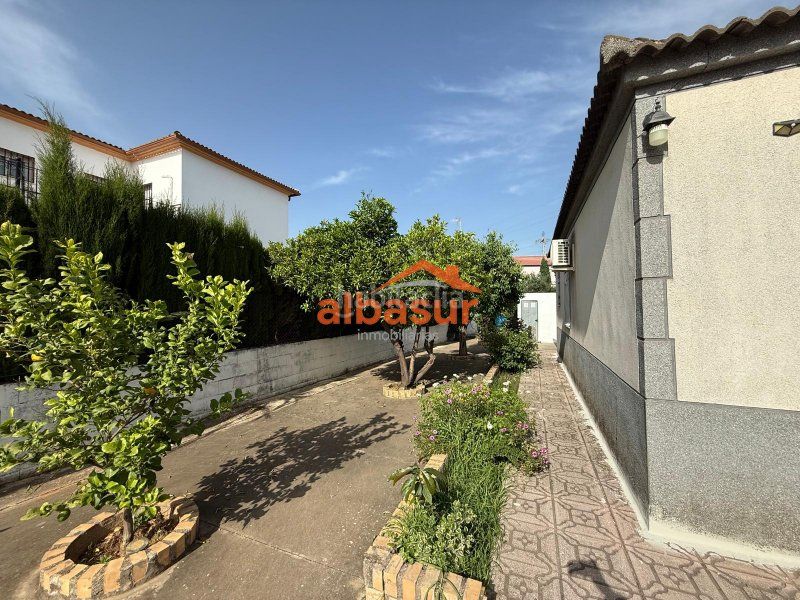 Foto 43f4c797-e981-4d61-99a0-51afbdc709b3. Xalet amb xemeneia aparcament piscina a Alcolea Córdoba