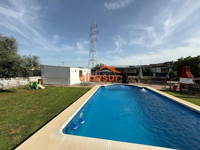 Foto a6c5fc09-1f92-4646-b00c-6742be7ac700. Xalet amb xemeneia aparcament piscina a Alcolea Córdoba