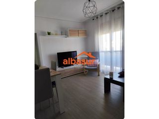 Pis  Calle burgos. Piso luminoso con terraza y ascensor – listo para entrar a vivir