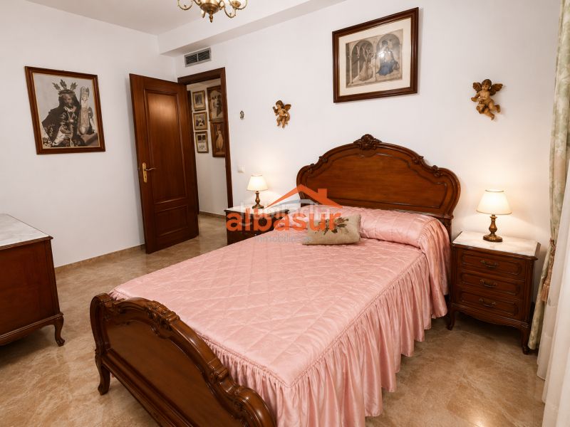 Foto d4859a07-ad5a-4010-b8ca-e6f88e33961c. Pis amb calefacció aparcament a Centro Córdoba