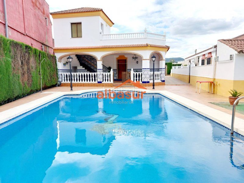 Foto f37dd487-9195-4439-8e05-e4c394245b91. Casa a carretera de madrid 88 a Alcolea Córdoba