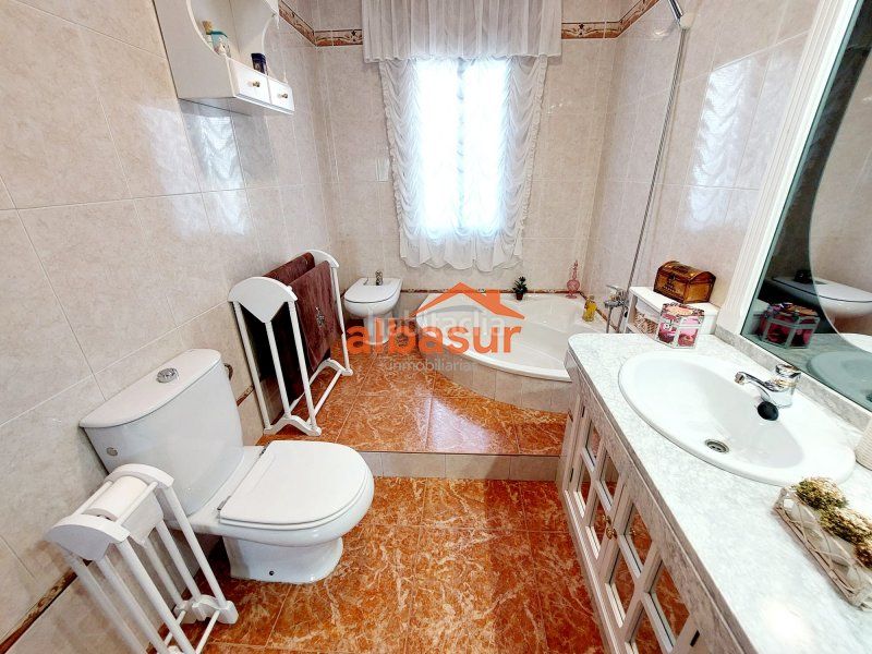 Foto ff936a99-e1a7-423a-948f-810554221363. Casa a carretera de madrid 88 a Alcolea Córdoba