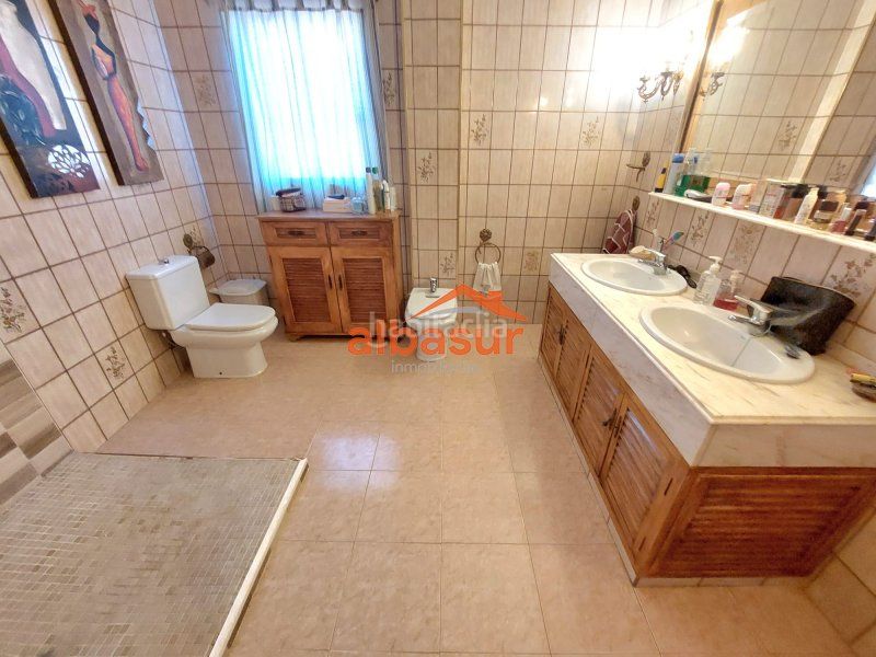 Foto 0a388e1d-a7d3-416a-a4e3-add6a5dca577. Chalet en avenida doña manuela 47 doña manuela (la colina) excelente parcela con 2 casas independientes y piscina en Córdoba