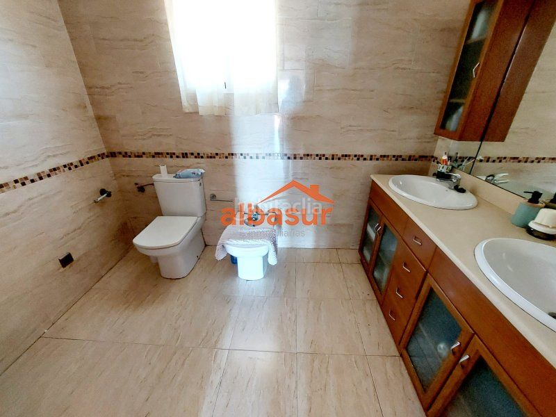 Foto 41e8c32f-984f-4fc5-ace7-afde0a5cd11e. Chalet en avenida doña manuela 47 doña manuela (la colina) excelente parcela con 2 casas independientes y piscina en Córdoba