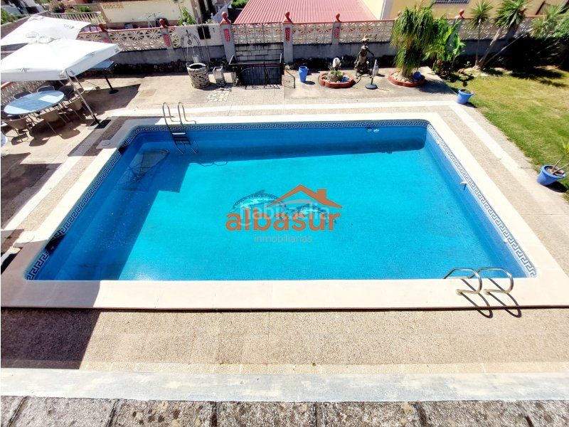 Foto 5cf97d28-5cb5-4a48-8d97-cb7f1de5c204. Chalet en avenida doña manuela 47 doña manuela (la colina) excelente parcela con 2 casas independientes y piscina en Córdoba