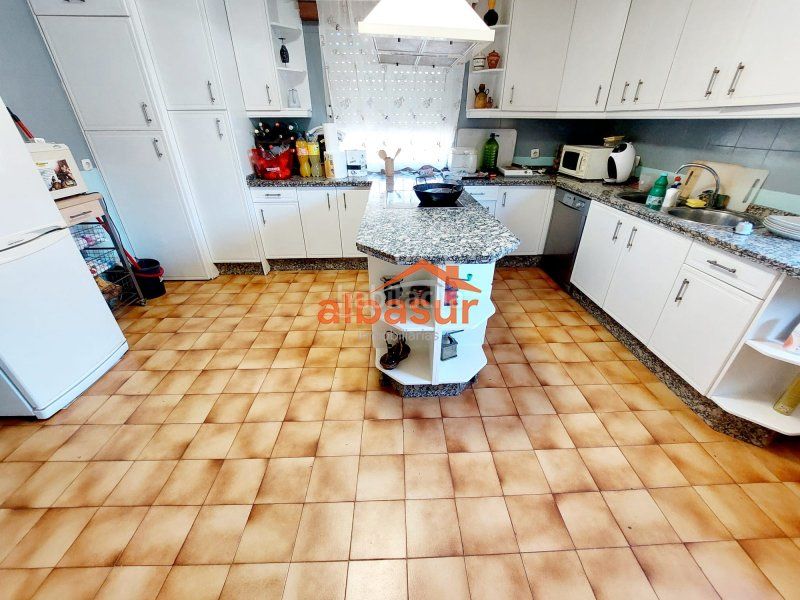 Foto 630111dd-67bb-4f18-8cbd-5038328397bd. Chalet en avenida doña manuela 47 doña manuela (la colina) excelente parcela con 2 casas independientes y piscina en Córdoba