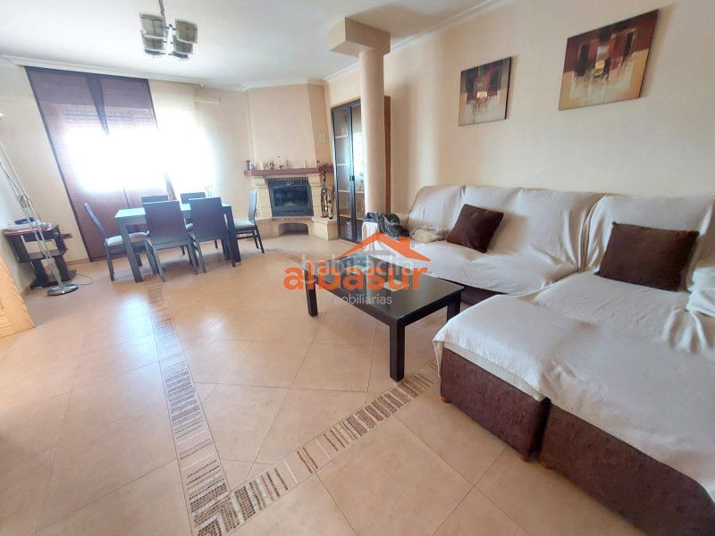 Foto 74872a68-d121-4281-833b-2a99a8586788. Chalet en avenida doña manuela 47 doña manuela (la colina) excelente parcela con 2 casas independientes y piscina en Córdoba