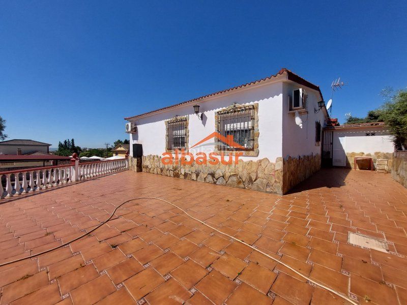 Foto 806caa77-c21e-4e07-bd06-416e755a3589. Chalet en avenida doña manuela 47 doña manuela (la colina) excelente parcela con 2 casas independientes y piscina en Córdoba