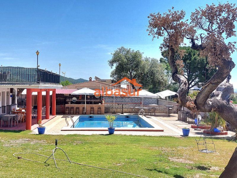 Foto b58d66d9-8272-487b-84cb-9ec426028be8. Chalet en avenida doña manuela 47 doña manuela (la colina) excelente parcela con 2 casas independientes y piscina en Córdoba