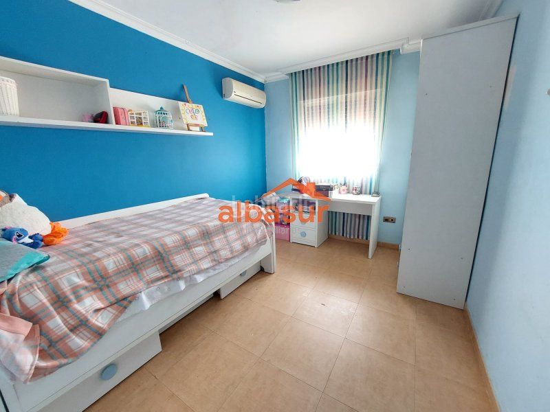 Foto d383b477-af15-4f85-87b0-d2328d40ab69. Chalet en avenida doña manuela 47 doña manuela (la colina) excelente parcela con 2 casas independientes y piscina en Córdoba