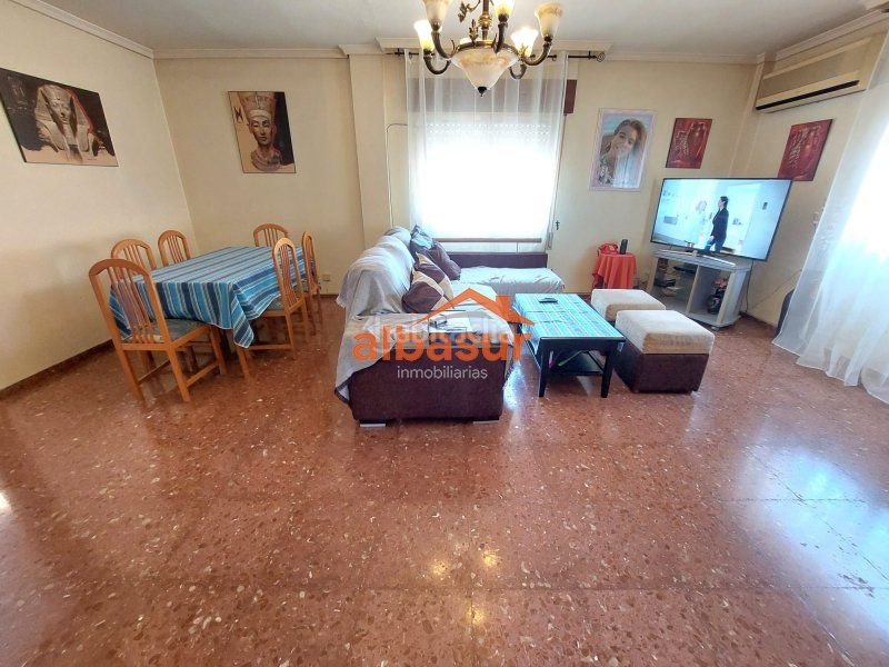 Foto fa965eda-d2f4-4bc1-8ceb-84776e4c6bc2. Chalet en avenida doña manuela 47 doña manuela (la colina) excelente parcela con 2 casas independientes y piscina en Córdoba
