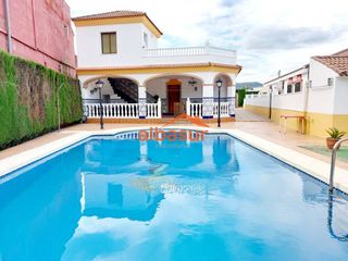 Casa bifamiliare  Travesía acequia. Excelente chalet de una planta hipotecable en alcolea con piscin