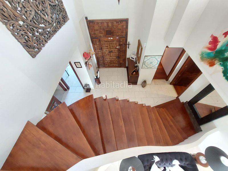 Foto 6d7994c9-a05d-45d0-b8cb-08cab429a473. Chalet en carretera santa maria de trassierra 2a excelente chalet de lujo seminuevo independiente con piscina cercano a hipercor en Córdoba