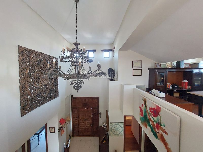 Foto d2df3951-667b-49f5-9d83-43f5b8da6114. Chalet en carretera santa maria de trassierra 2a excelente chalet de lujo seminuevo independiente con piscina cercano a hipercor en Córdoba