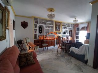 Casa in Campo de la Verdad - Miraflores. Casa reformada en campo de la verdad (zona media), junto al inst