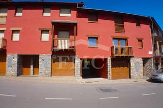 Casa a Puigcerd. Casa adossada a puigcerd
