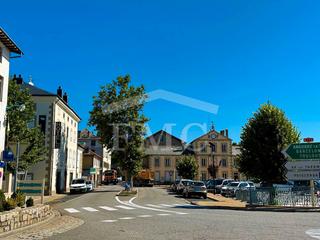Casa adossada a Rue du belloch 12. Casa cantonera al centre de bourg-madame