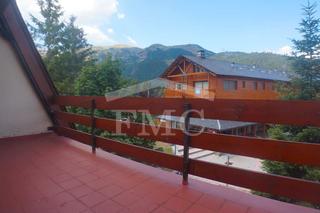 Appartement à Avinguda cerdanya 4. Apartament amb terrassa a peu de pistes
