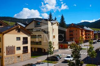 Piso  Avinguda d' alp 7. Apartament a la molina