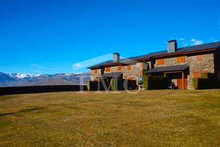 Maison à Rue des saules 8. Casa ceretana adossada