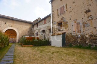 Rent House in Rue des fermés 7. Casa rústica rehabilitada en lloguer de temporada