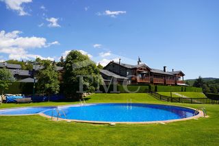 Casa a Rue des tulipes 10. Casa amb jardí i piscina