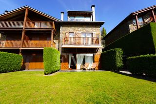 Rent House  Carrer de les voltes 3. Casa a la pleta de saga en lloguer