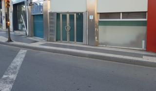 Lloguer Local Comercial a Alameda sundheim 6. Excelente local comercial en avenida principal centrico