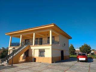 Propriété à N/a. Finca con tres viviendas a pie de carretera gibraleon cartaya