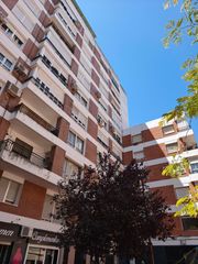 Piso en Calle villa mundaka 2. Lo mejor de huerto paco cuatro dormitorios a reformar