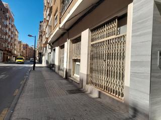 Lloguer Local Comercial  Avinguda de la constitució. Alquiler de local en torrefiel