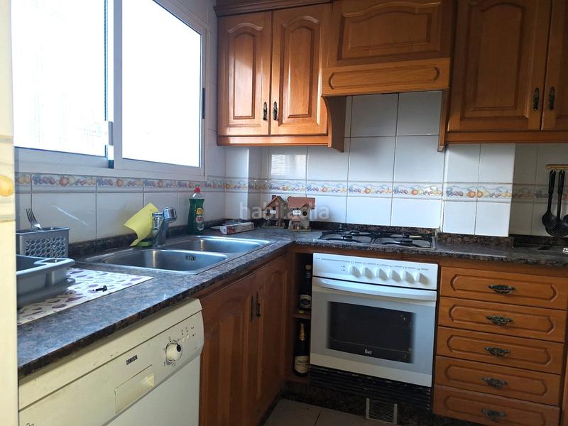 Foto acda3ad7-8fdf-4eab-9965-32165eaf46de. Chalet with fireplace in Centro Ciudad Paterna