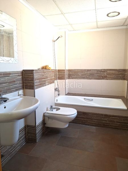 Foto f4635dd9-3ccb-4973-85a7-19afac0d9960. Dúplex amb calefacció aparcament a La Constitución-Canaleta Mislata