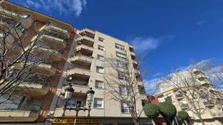 Appartement  Avenida vidal i barraquer. Se vende piso 4 habitaciones semireformado en cambrils