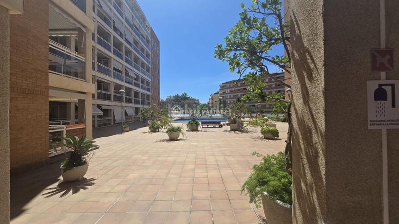 Foto a59b85fb-8e10-441b-998b-cedb4b3384f1. Piso vendemos piso planta baja con salida a la piscina en cambrils zona vinyols gastos muy económicos en Vinyols i els Arcs