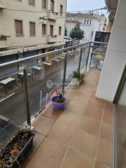 Pis  Carrer de pau casals. Este estupendo piso queda a dos calles paralelas al puerto de ca