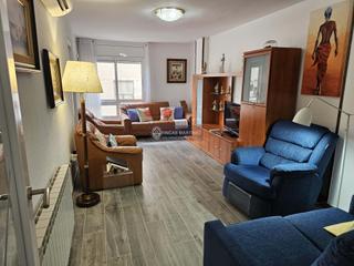 Flat  Calle anselmo clave  zona perellada. Se vende piso reformado  de 3 habitaciones 2 baños completos coc