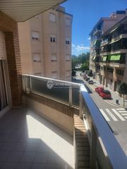 Rent Flat  Calle pais vasco. Piso de 4 dormitorios 2 lavabos uno de ellos con plato ducha al