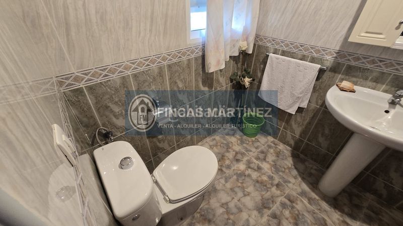 Foto 4a6137c3-dab0-4883-8bba-869e346b7d81. Casa amb aparcament a Castilléjar